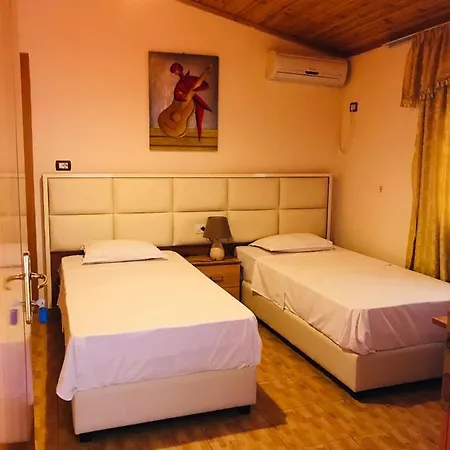 Bujtina Flowers 4* Permet