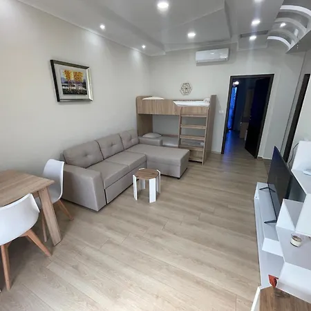 Bujtina Flowers 4* Permet