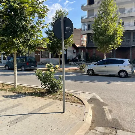 Bujtina Flowers Casa de hóspedes 4*