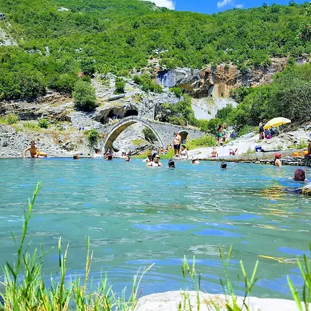 Vendégház Bujtina Flowers Përmet