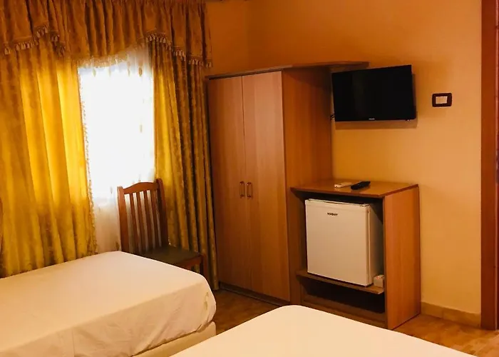 Bujtina Flowers Pensión Përmet