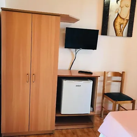 Bujtina Flowers Konukevi Përmet