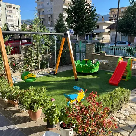 Πανσιόν Bujtina Flowers Πρεμετή