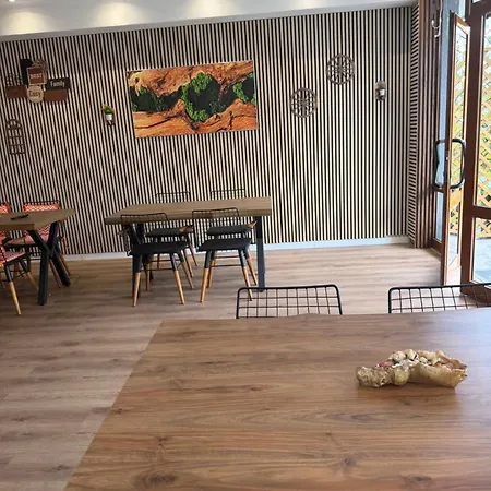 Bujtina Flowers Pensjonat 4*