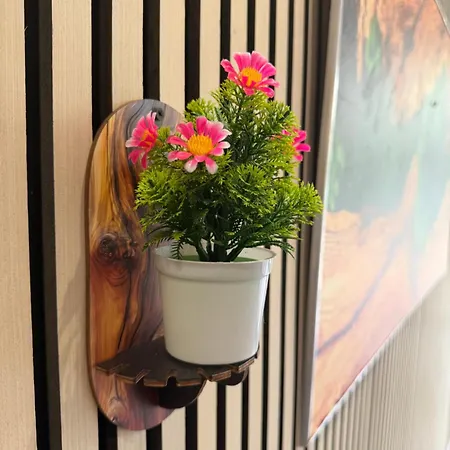 Pensjonat Bujtina Flowers 4*