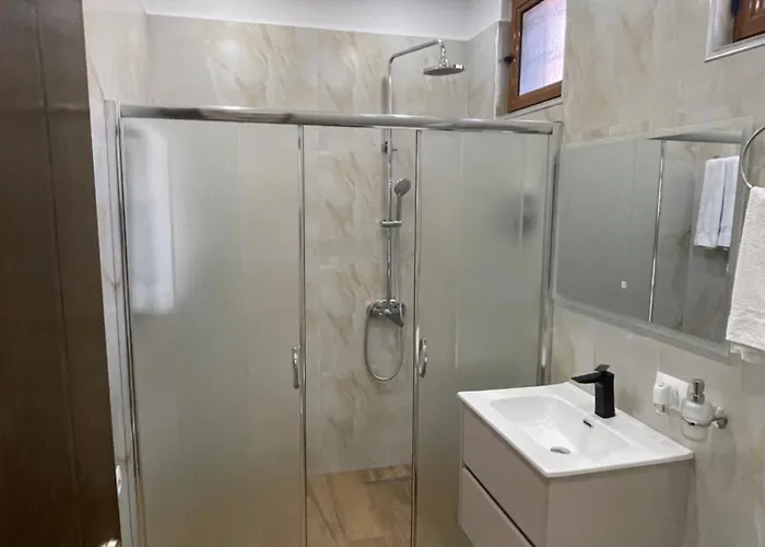 Πανσιόν Bujtina Flowers 4*