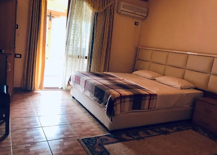 Πανσιόν Bujtina Flowers 4*